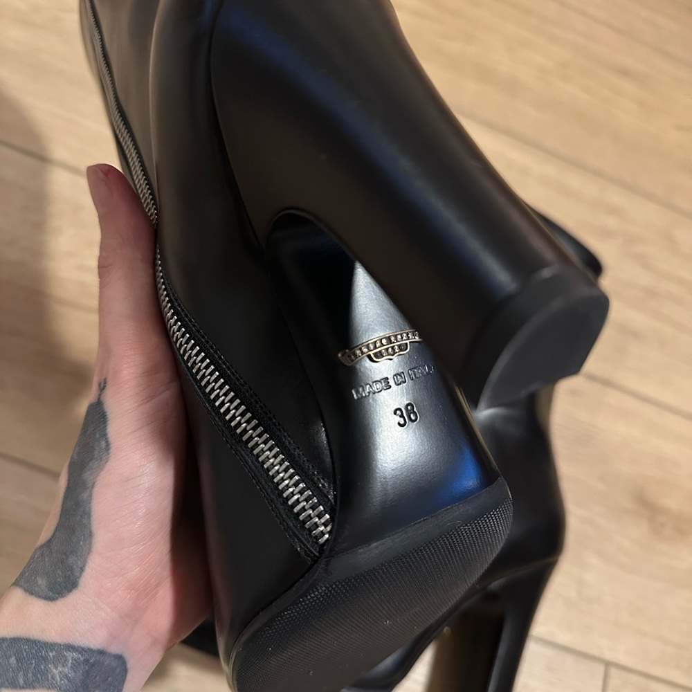 Elegant Black High Heel Boots - Picture 4 of 6